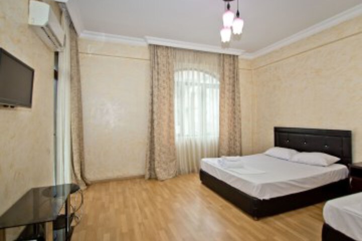 Room 9 of 93