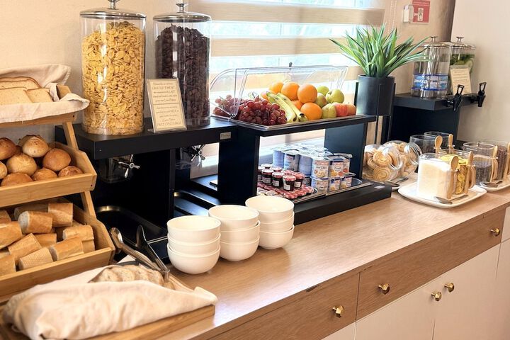Breakfast/Coffee Service 44 of 75
