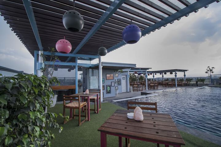 Pools & Facilities