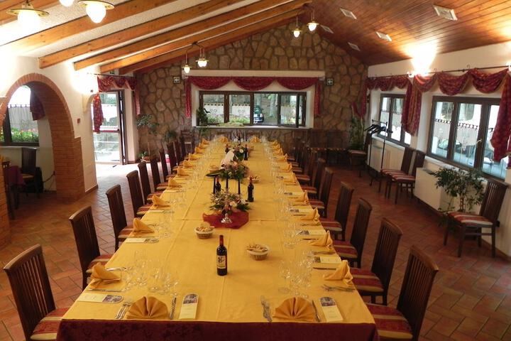 Dining 33 of 41