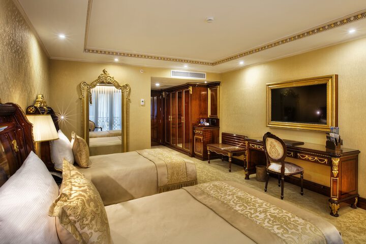 Room 15 of 114