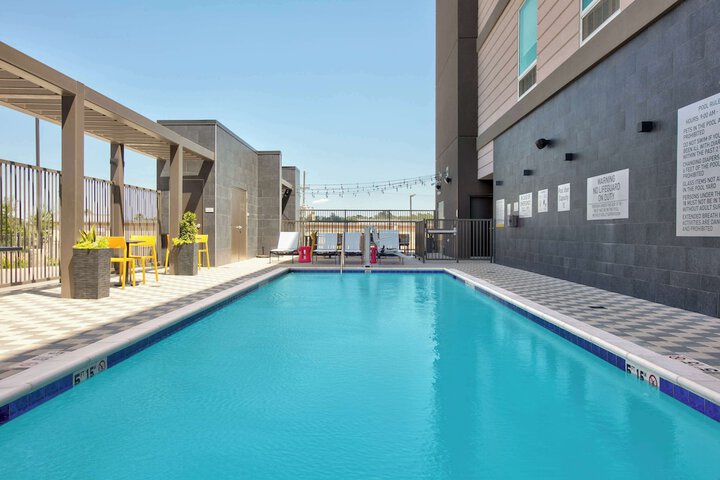 Pool image of Home2 Suites by Hilton Huntsville Tx