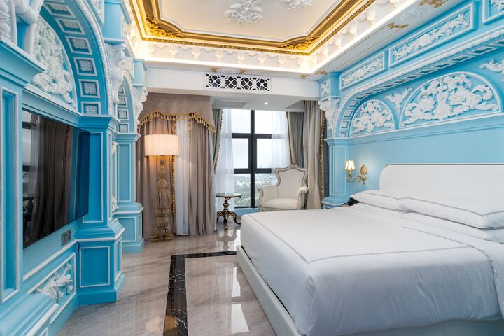 Room 91 of 195