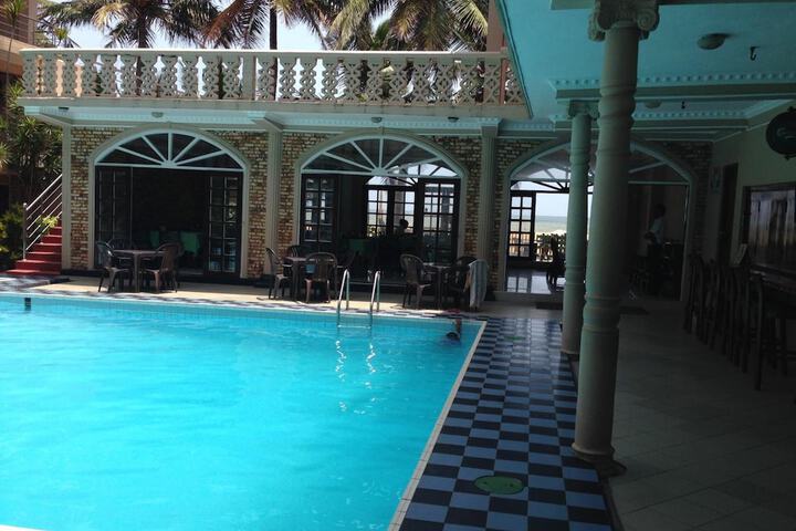 Pool 22 of 44