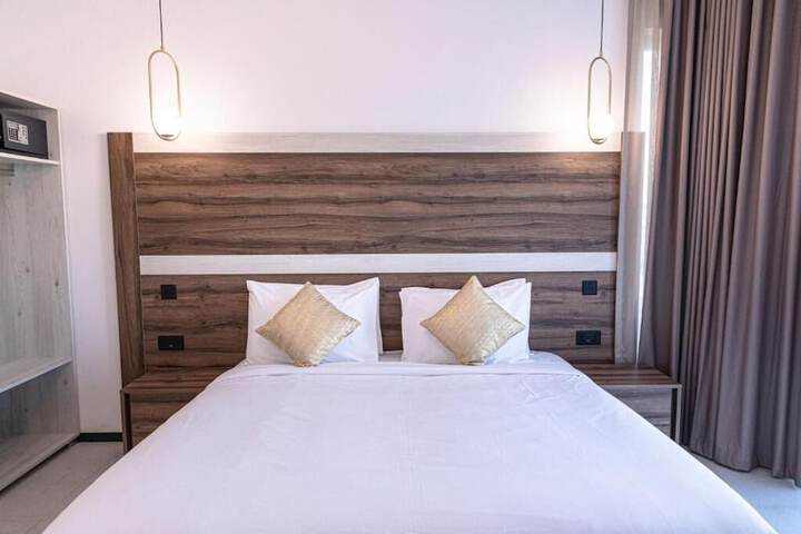 Room 4 of 18