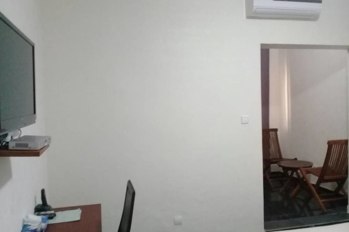 Room 10 of 16