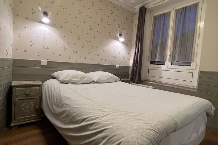 Room 2 of 27