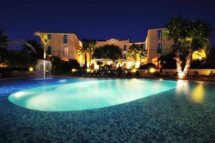 Pool 40 of 100