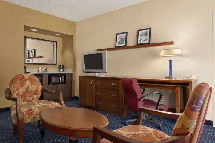Standard Room, King or Two Doubles (5 of 6)
