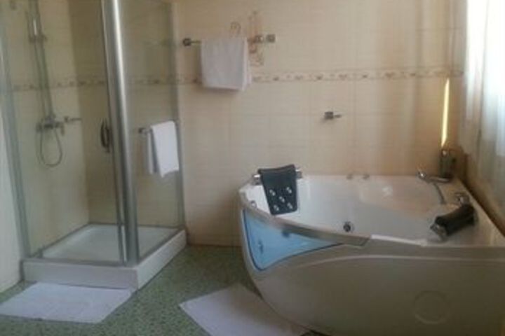 Room 5 of 31