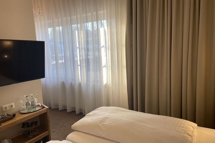 Room 28 of 70