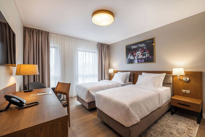 Room 6 of 24