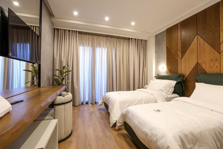 Room 3 of 112