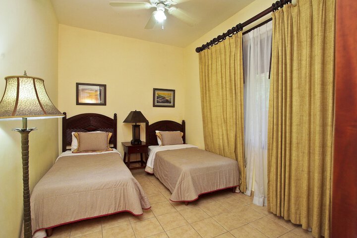 Room 11 of 48