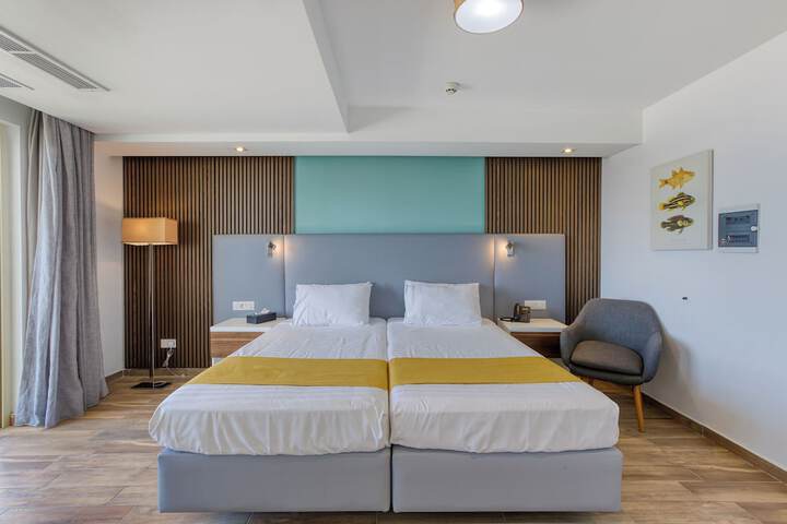 Room 21 of 216