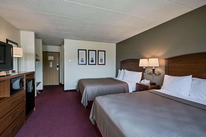 1 Queen Bed Mobility Accessible (2 of 18)