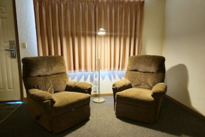 Room 13 of 120