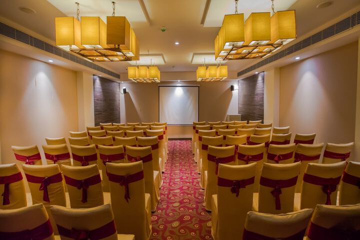 Ballroom/Hall 34 of 56