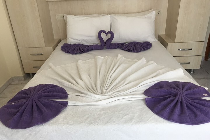 Room 10 of 13