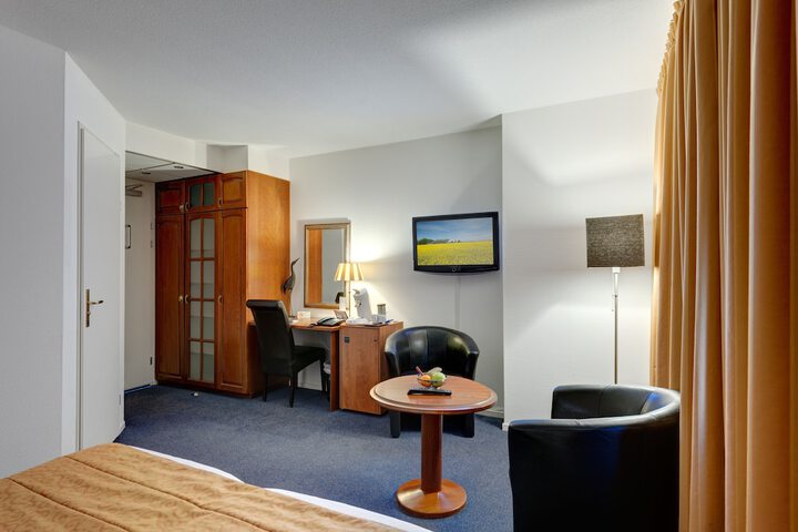Room 10 of 29