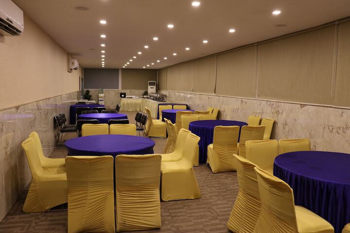 Ballroom/Hall 20 of 24