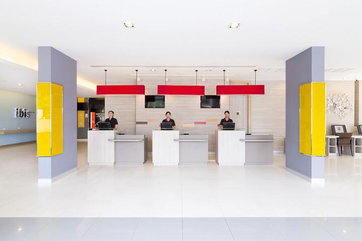 Check-in/check-out kiosk
