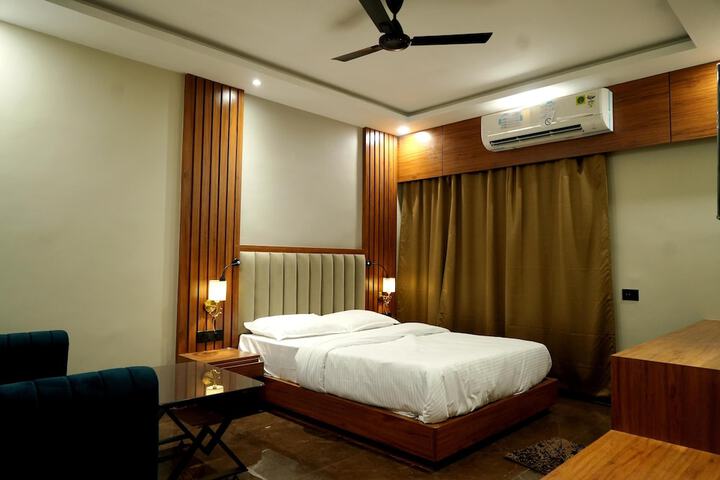 Room 2 of 17