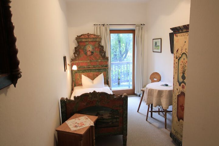 Room 13 of 34