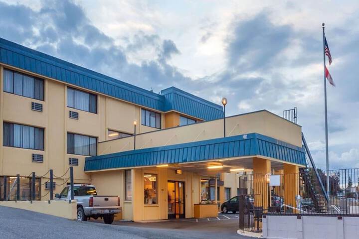 Exterior of FairBridge Inn Express Bellingham