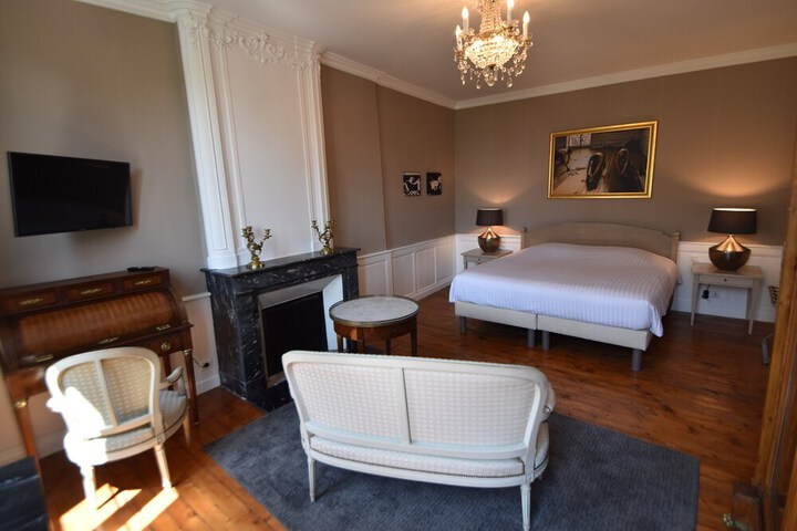 Room 9 of 26