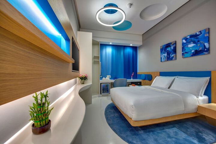 Room 7 of 16