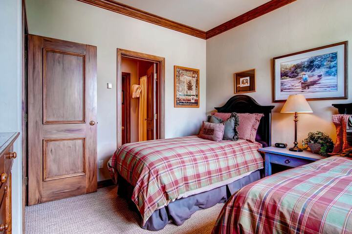 Room 18 of 210