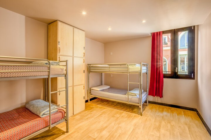 Room 26 of 66