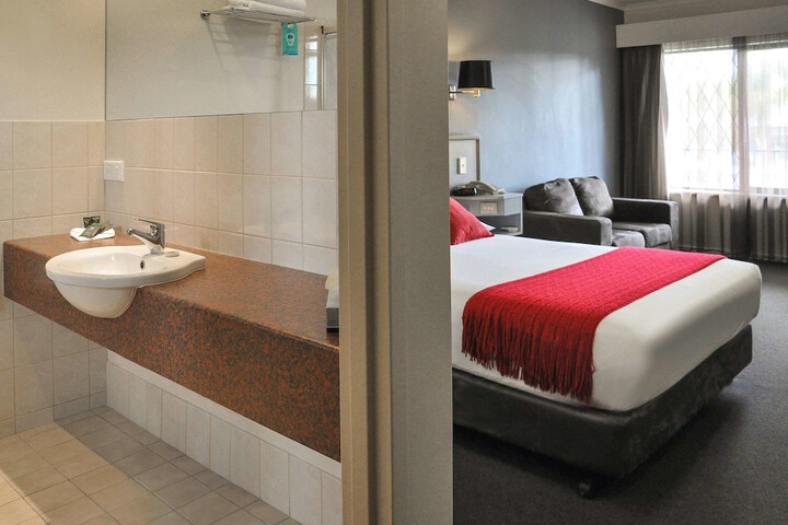 Room 16 of 37