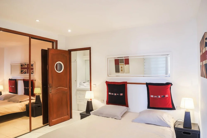 Room 2 of 9