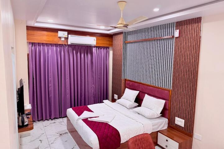 Room 4 of 11