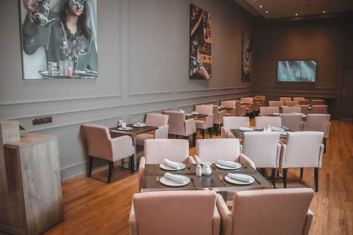 Dining 77 of 105