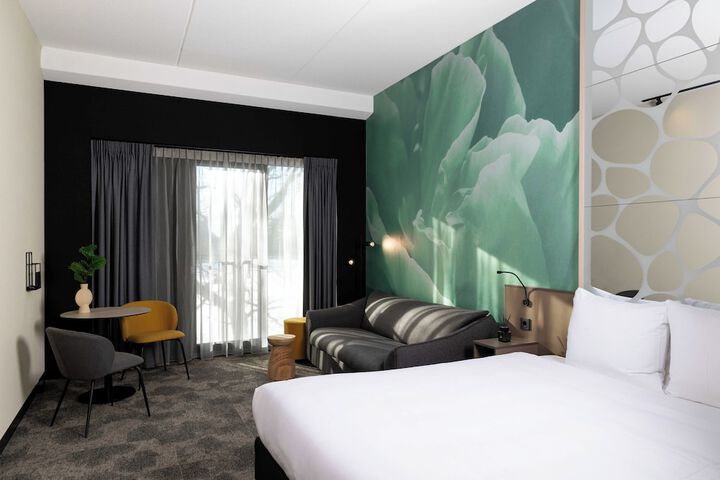 Room 7 of 8