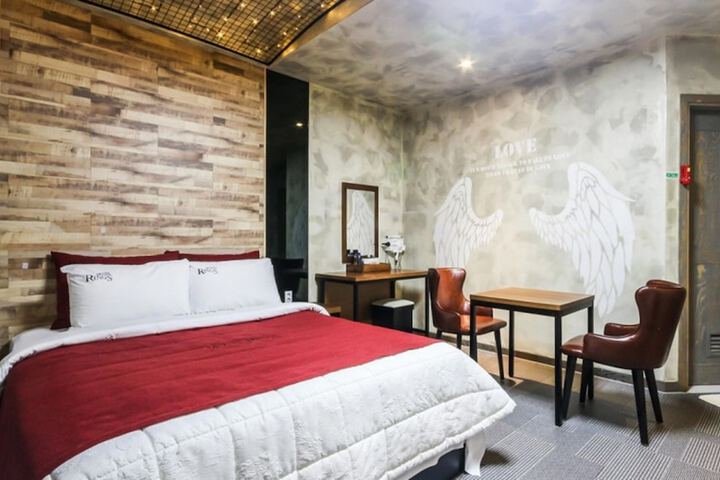 Room 2 of 42