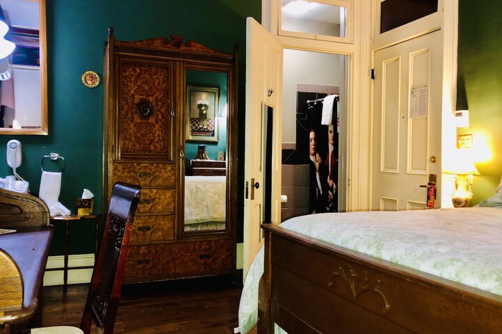 Room 73 of 95