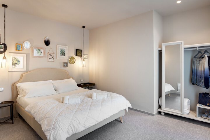 Room 10 of 121