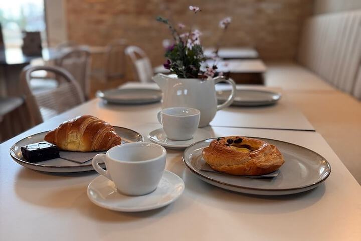 Breakfast/Coffee Service 132 of 154
