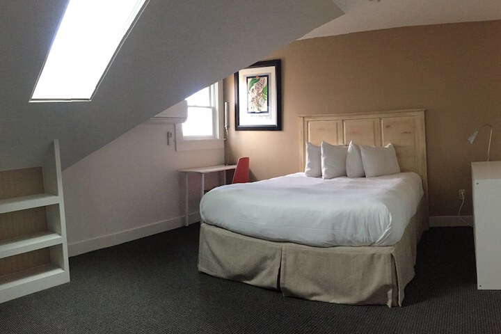 Room 92 of 168