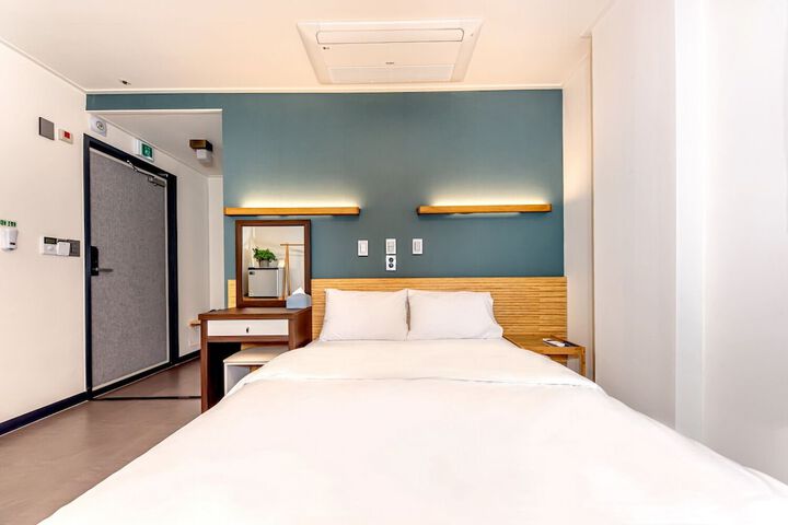 Room 25 of 34