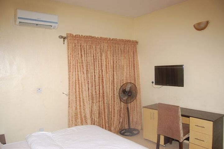 Room 5 of 20