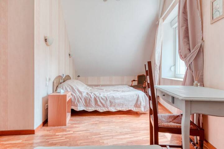Room 12 of 40