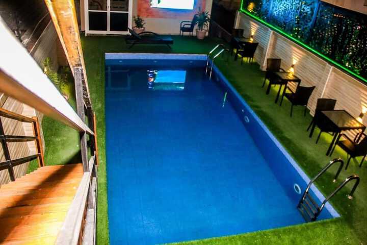 Pool 11 of 16