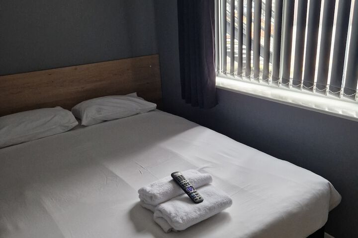 Room 32 of 68