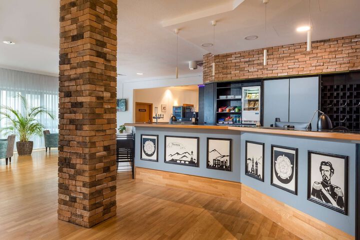 Entrance & Lobby