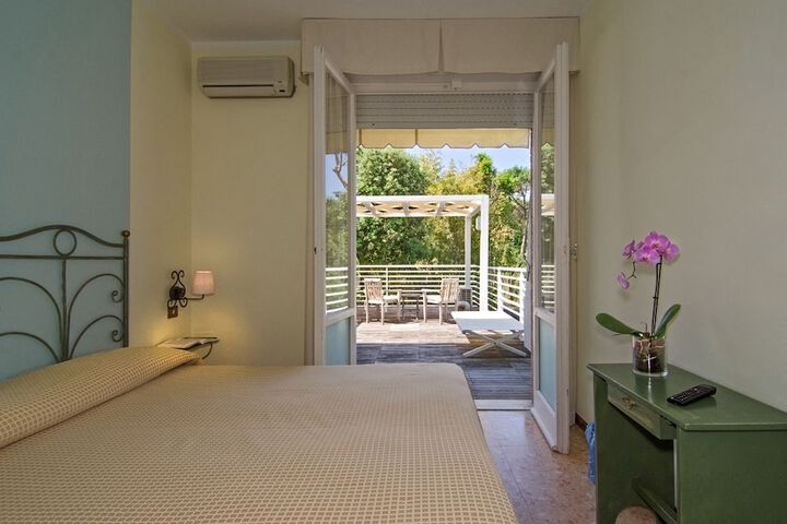Room 8 of 48